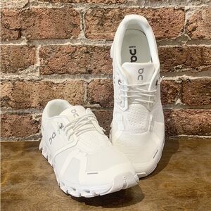 ON Running Women Shoe Cloud 5 NEW